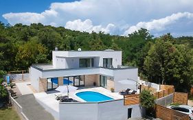 Villa Pinnidae By Interhome